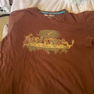 brown graphic tee